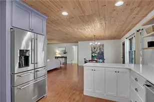 126 E Lake Dr, Roswell, GA 30075 - Photo 9