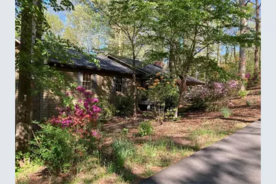 126 E Lake Drive, Roswell, GA 30075 - Photo 1