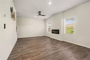 318 W Sandy Creek Dr, Covington, GA 30014 - Photo 5