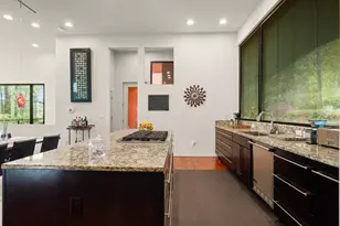 585 Overbrook Dr NW, Atlanta, GA 30318 - Photo 9