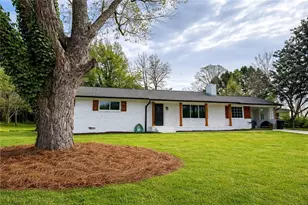 5605 Burke Ln, Gainesville, GA 30506 - Photo 3