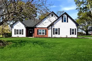 370 Olde Wick Trl, Hoschton, GA 30548 - Photo 1