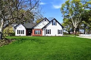 370 Olde Wick Trl, Hoschton, GA 30548 - Photo 3