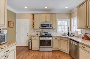 262 Sandhurst Ct, Suwanee, GA 30024 - Photo 9