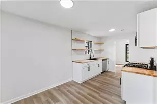 9383 Woodknoll Way, Jonesboro, GA 30238 - Photo 17