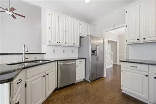 10560 Victory Gate Dr, Alpharetta, GA 30022 - Photo 5