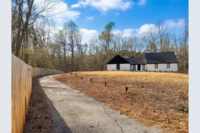 2725 Glendale Drive NE, Conyers, GA 30013 - Photo 15