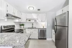 1050 Sasha Ln, Roswell, GA 30075 - Photo 9