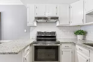 1050 Sasha Ln, Roswell, GA 30075 - Photo 11