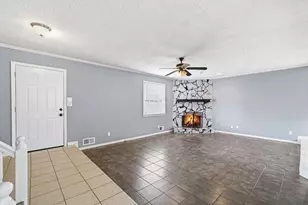 4002 Summer Pl, Snellville, GA 30039 - Photo 9