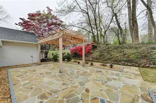 5000 Redcliff Ct, Dunwoody, GA 30338 - Photo 3