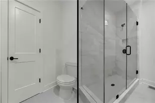 152 Chestnut Cir, Atlanta, GA 30342 - Photo 37