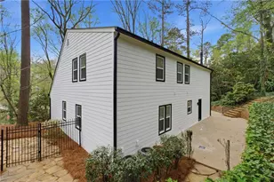 7170 Riverside Dr, Sandy Springs, GA 30328 - Photo 49