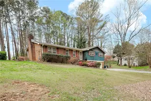 835 Castlewood Dr, Woodstock, GA 30189 - Photo 3