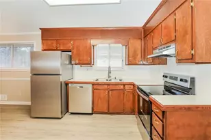 8455 Magnolia Dr, Jonesboro, GA 30238 - Photo 9