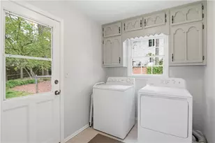 5465 Trowbridge Dr, Dunwoody, GA 30338 - Photo 9