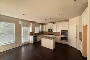 1013 Autumn Dr, Loganville, GA 30052 - Photo 5