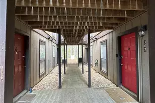 303 River Run Dr, Sandy Springs, GA 30350 - Photo 9