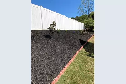 967 Village View Circle, Loganville, GA 30052 - Photo 9