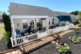 967 Village View Cir, Loganville, GA 30052 - Photo 11