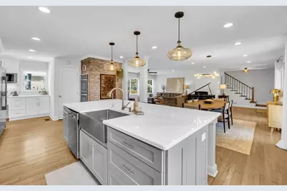 5002 Vernon Oaks Drive, Dunwoody, GA 30338 - Photo 3