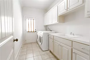 5127 Bentwater Ln SW, Lilburn, GA 30047 - Photo 9