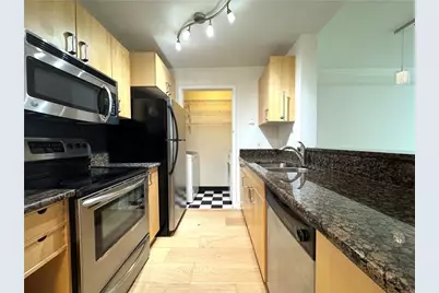 1074 Peachtree Walk NE #B220, Atlanta, GA 30309 - Photo 9
