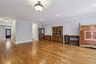 5577 Julian Pl, Atlanta, GA 30342 - Photo 15
