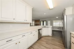 902 Hickory Nut Ln, Lawrenceville, GA 30043 - Photo 11