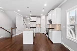 7375 Glisten Ave, Atlanta, GA 30328 - Photo 9