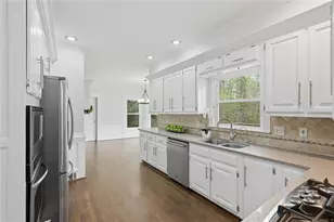 7105 Cherry Bluff Dr, Atlanta, GA 30350 - Photo 9