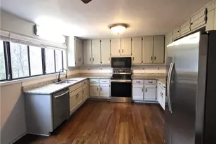 2571 Rocky Springs Dr, Marietta, GA 30062 - Photo 5