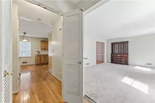 618 Rockborough Dr, Stone Mountain, GA 30083 - Photo 5