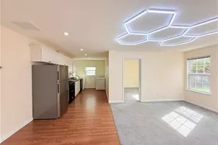 893 Hawthorn Ln, Grayson, GA 30017 - Photo 5