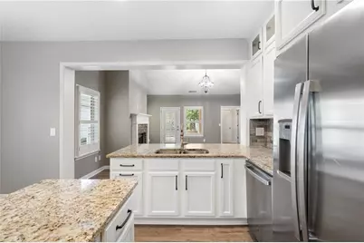 298 S Village Square, Canton, GA 30115 - Photo 5