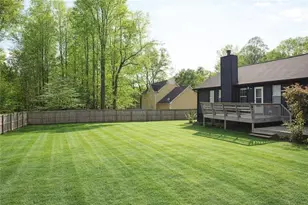 909 Century Oak Dr, Winder, GA 30680 - Photo 3