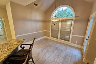 11640 Vista Forest Dr, Alpharetta, GA 30005 - Photo 5