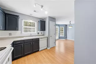 222 Fox Creek Blvd, Woodstock, GA 30188 - Photo 7