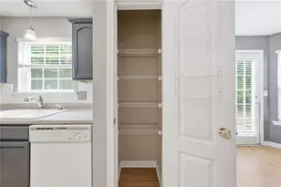 222 Fox Creek Blvd, Woodstock, GA 30188 - Photo 11