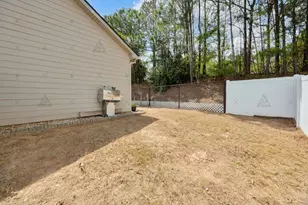 825 Hidden Hollow Cir, Commerce, GA 30529 - Photo 3