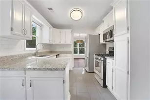 4655 Hampton Square Dr, Alpharetta, GA 30022 - Photo 9