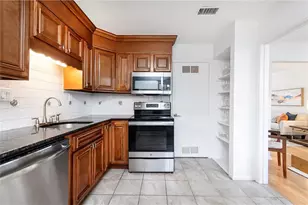 7 Scotland Pl NW, Atlanta, GA 30318 - Photo 9