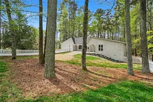1827 Meadowood Dr, Marietta, GA 30062 - Photo 3