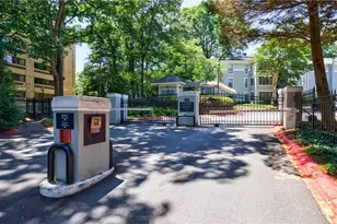 215 Summit N Dr NE, Atlanta, GA 30324 - Photo 29