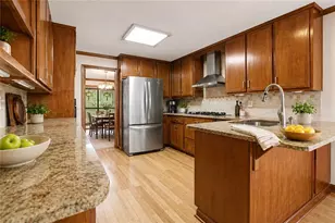 2252 Chimney Springs, Marietta, GA 30062 - Photo 3