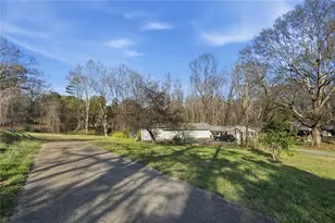 3931 Green Dr, Gainesville, GA 30506 - Photo 5