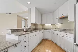 700 Park Regency Pl, Atlanta, GA 30326 - Photo 11