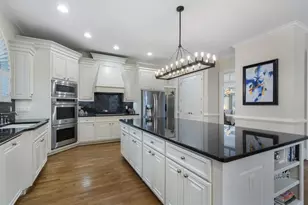 7922 Stratford Ln, Sandy Springs, GA 30350 - Photo 9