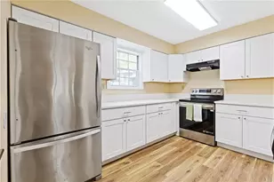 4447 Pineridge Cir, Dunwoody, GA 30338 - Photo 9