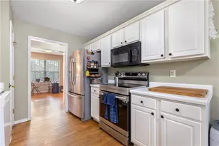 1303 Post Oak Ct, Winder, GA 30680 - Photo 5